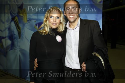 Rotterdam 16 oktober 2008
Premiere Holiday on ice in ahoy. nance Coolen zwanger met vriend
Peter Smulders bv