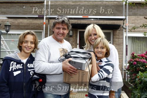 Blaricum/ Hilversum 25 augustus 2008
Rene Natasja Maxim en Didier Froger verhuizen van hun vila naar een rijtjes huis voor het programma Geen cent te makken.