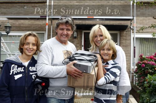 Blaricum/ Hilversum 25 augustus 2008
Rene Natasja Maxim en Didier Froger verhuizen van hun vila naar een rijtjes huis voor het programma Geen cent te makken.