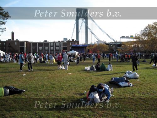 New York 1 en 2 november 2008
Jan Willem en Francis Bruggenwirth en Anoek en Edwin Smulders bij de New York marathon.
Peter Smulders bv