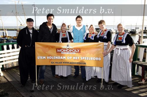 Volendam 22 januari 2008
Nick en Simon Jan Keizer en George Baker promoten dat de plaats volendam op een nieuw monopoly spel komt.