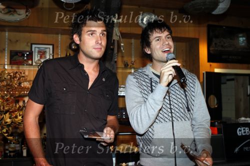 Volendam 25 oktober 2007
Presentatie cd Jan Keizer bij smit Dokkum. met Nick en Simon