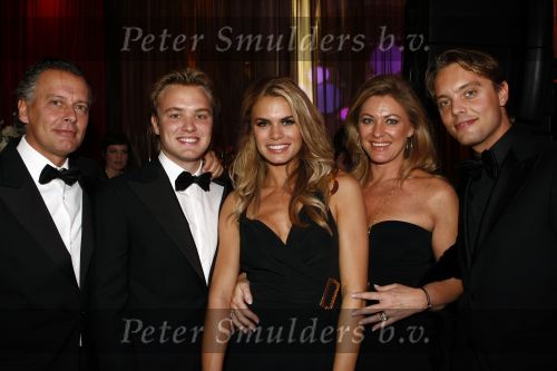 Amsterdam 24 oktober 2008
Uitreiking en gala van de televizierring 2008 in Carre. nicolette v Dam met vriend broer en ouders
Peter Smulders bv