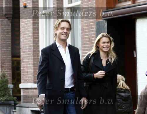 Amsterdam 29 november 2008
Nicolette v Dam met haar vriend Bas Smit op de cornelis schuytstraat.
Peter Smulders bv