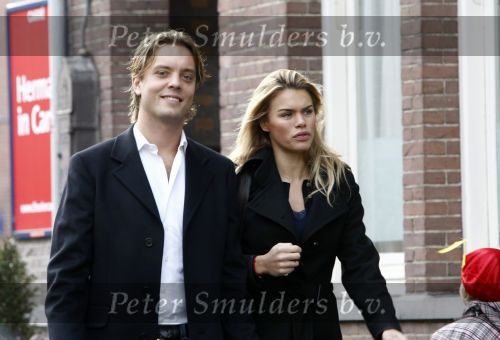 Amsterdam 29 november 2008
Nicolette v Dam met haar vriend Bas Smit op de cornelis schuytstraat.
Peter Smulders bv