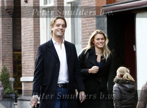 Amsterdam 29 november 2008
Nicolette v Dam met haar vriend Bas Smit op de cornelis schuytstraat.
Peter Smulders bv