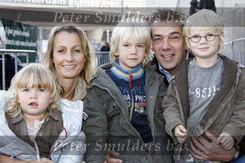 Amsterdam 6 oktober 2007
Premiere Kabouter Plop film in pathe arena. Niel van Hof met vrouw en kinderen