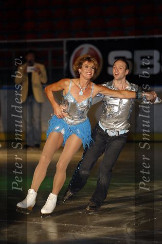 Amsterdam 23 oktober 2007
Nance Coolen en Gerard Joling bij presentatie sterren dansen op het ijs van sbs6  op de jaap eden baan. Olga Commandeur