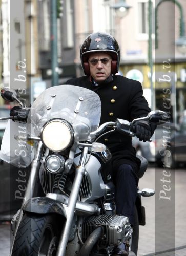 Amsterdam 2 december 2008
Oscar hammerstein op zijn motor op de cornelis schuytstraat.
Peter Smulders bv