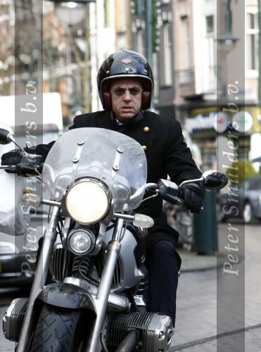Amsterdam 2 december 2008
Oscar hammerstein op zijn motor op de cornelis schuytstraat.
Peter Smulders bv