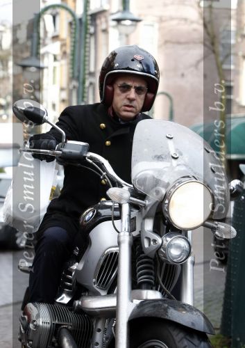 Amsterdam 2 december 2008
Oscar hammerstein op zijn motor op de cornelis schuytstraat.
Peter Smulders bv