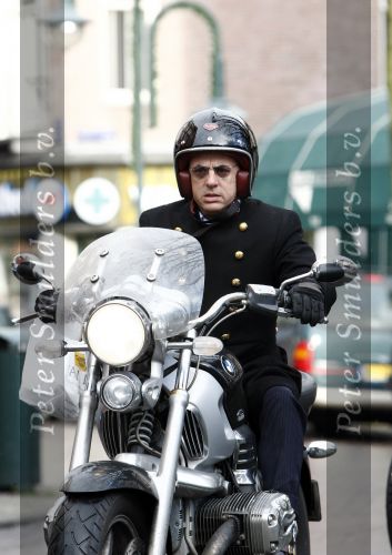 Amsterdam 2 december 2008
Oscar hammerstein op zijn motor op de cornelis schuytstraat.
Peter Smulders bv