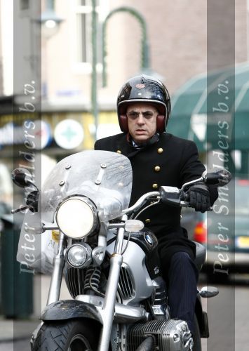 Amsterdam 2 december 2008
Oscar hammerstein op zijn motor op de cornelis schuytstraat.
Peter Smulders bv