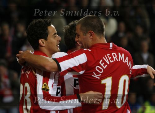 Eindhoven, 20 Oktober 2007
Kompetitiewedstrijd PSV-VVV, eindstand 3-1
Seizoen 2007/2008
Otman Bakkal scoort 1-0 en wordt gefeliciteerd door Danny koevermans