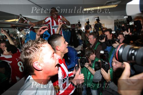 Arnhem, 20 April 2008 Kompetitiewedstrijd Vitesse-PSV, eindstand 0-1 Seizoen 2007/2008
PSV Landskampioen en wordt er dus feest gevierd
In het kleedlokaal