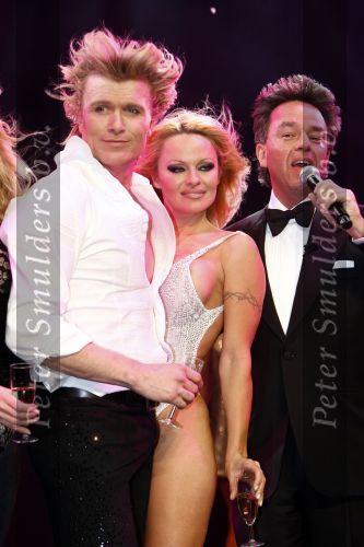Amsterdam 11 december 2008
Openings en VIP avond van de Miljonairsfair in de Rai. Hans Klok met Pamela Anderson  Yves Gijraths en Dapne Deckers
Peter Smulders bv