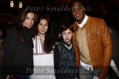 Amsterdam 9 november 2008
Premiere Madagascar in Tuschinski. Patrick Kluivert met Rossana Lima en Nino en Demi
Peter Smulders bv