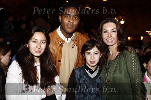 Amsterdam 9 november 2008
Premiere Madagascar in Tuschinski. Patrick Kluivert met Rossana Lima en Nino en Demi
Peter Smulders bv