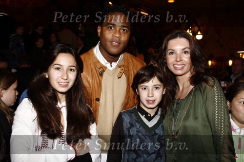 Amsterdam 9 november 2008
Premiere Madagascar in Tuschinski. Patrick Kluivert met Rossana Lima en Nino en Demi
Peter Smulders bv