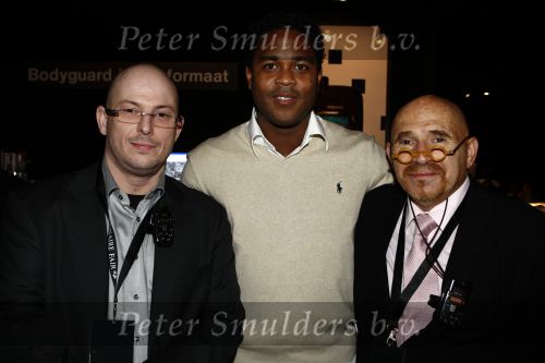 Amsterdam 15 december 2008
Feestje van La Mer op de miljonairfair. Patrick Kluivert met fans
Peter Smulders bv