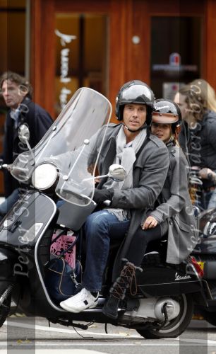 Amsterdam 31 oktober 2007
Patrick Singels met zijn dochter op vespa scooter.
