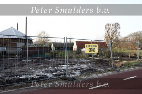 Amstelveen 13 decemberv 2008
Stuk gond dat vervuild is waar het Huis van Patty Brard moet komen te staan.
Peter Smulders bv