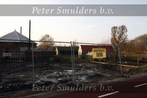 Amstelveen 13 decemberv 2008
Stuk gond dat vervuild is waar het Huis van Patty Brard moet komen te staan.
Peter Smulders bv
