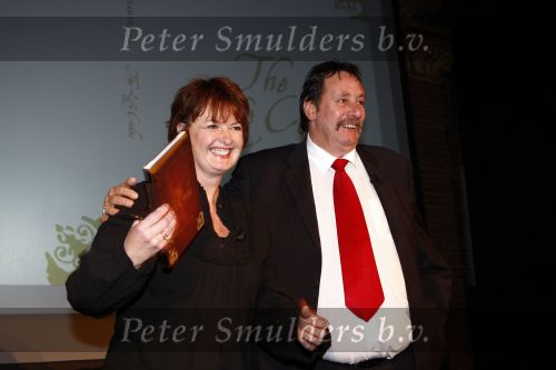 Amsterdam 7 novembe 2008
Uitreiking boek Patty harpenau. Peter v d Hurk reikt het eerste boek uit aan haar.
Peter Smulders bv