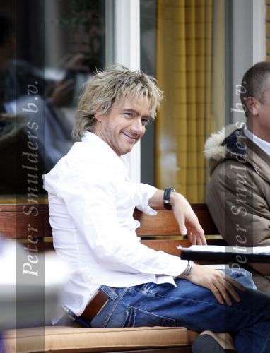 Amsterdam 11 oktober 2007 Paul Groot als Victor Reinier voor het programma Koefnoen samen met Owen Schoemacher.