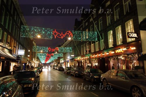 Amsterdam 6 december 2007
Reclame auto van Patrick Lusink rijdt door de pc hooftstraat voorbij de winkele van Oger.
Peter Smulders bv