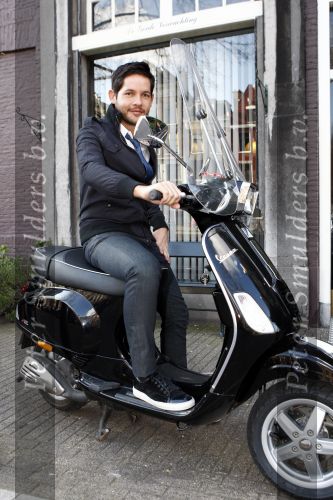Amsterdam 15 april 2008
Percy op een vespa scooter.
Peter Smulders bv
