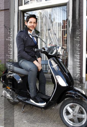 Amsterdam 15 april 2008
Percy Irausquin op een Vespa scooter.