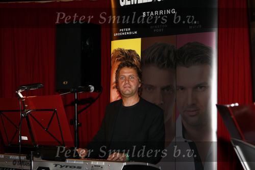 Rotterdam 26 november 2008
Optreden van geweldige noten in het holland casino. De geweldige noten bestaan uit Bas Muijs Winston Post en Peter Groenendijk.
Peter Smulders bv