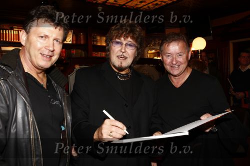 Volendam 14 november 2008
Presentatie boek van Piet Veerman .
Zijn vrouw en  kleinkinderen waren natuurlijk aanwezig. Piet met Jan Keizer en Jack Veerman
Peter Smulders bv