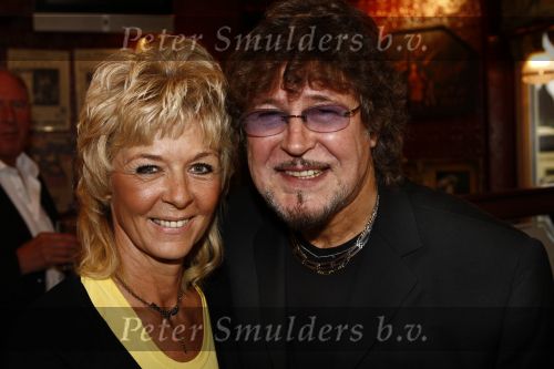 Volendam 14 november 2008
Presentatie boek van Piet Veerman .
Zijn vrouw en  kleinkinderen waren natuurlijk aanwezig. Piet met Annie Schilder
Peter Smulders bv