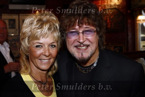 Volendam 14 november 2008
Presentatie boek van Piet Veerman .
Zijn vrouw en  kleinkinderen waren natuurlijk aanwezig. Piet met Annie Schilder
Peter Smulders bv