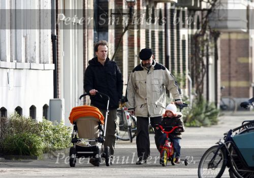 Amsterdam 26 januari 2008
Pieter v Beukering , man van Yvon Jaspers met kinderen en opa aan het wandelen.