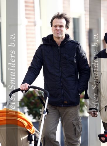 Amsterdam 26 januari 2008
Pieter v Beukering , man van Yvon Jaspers met kinderen en opa aan het wandelen.