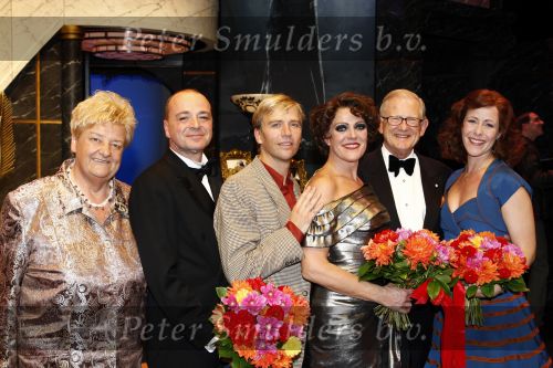 Amsterdam 10 oktober 2008
Premiere Sunset Boulevard met Simone Kleinsma en Antonie Kamerling in carre. Erica Terpstra en Pieter v Vollenhoven
Peter Smulders bv