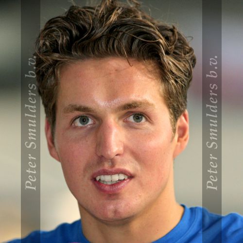 Eindhoven, 24 Oktober 2007
In het Nationaal Zwemcentrum de Tongelreep gaf Olympisch kampioen Pieter van den Hoogenband en zijn trainer Jacco Verhaeren een zwemclinic aan honderd zwemmers die zich daarvoor hadden gemeld bij de Eindhovense zwemwedstrijdtempel. Dat gebeurde in het kader van de campagne \