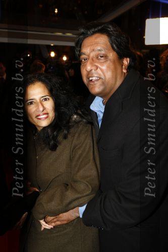 Amsterdam 17 november 2008
Premiere oorlogswinter in Tuschinski. Prem Radhakishun met vrouw
Peter Smulderrs bv