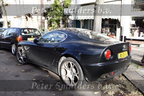 Amsterdam 8 novemberv 2008
De exclusieve Alfa Romeo van Prins Bernhard jr beschadigd door vandalen bij het politieburo in amsterdam zuid.
Peter Smulders bv