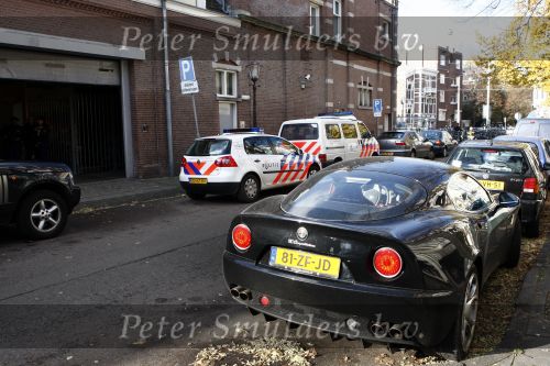 Amsterdam 8 novemberv 2008
De exclusieve Alfa Romeo van Prins Bernhard jr beschadigd door vandalen bij het politieburo in amsterdam zuid.
Peter Smulders bv