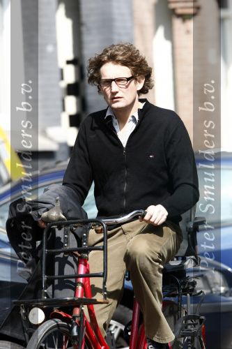 Amsterdam 20 april 21 april 2008
Prins Bernhard Jr op de fiets en bij de apotheek nadat hij ontslagen is uit het ziekenhuis waar hij een darmoperatie heeft ondergaan.
Peter Smulders bv