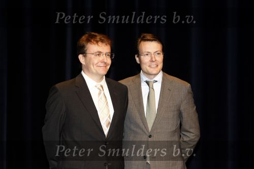 Amsterdam 3 december 2008
Prins Claus prijzen in het ij theater. Aanwezig zijn Koningin Beatrix , Prinses Maxima in tijger print outfit Prins Willem Alexander Mabel Wisse Smit Prins Friso en Prinses Laurentien en Prins Constantijn.
Peter Smulders bv