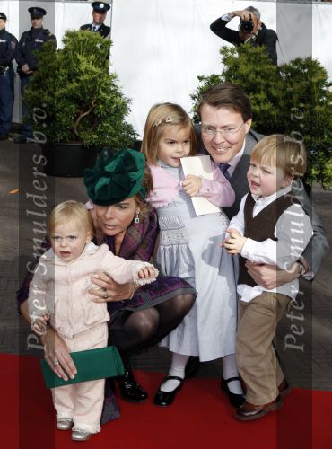 Den Haag 20 oktober 2007
Dop prinses Ariane. Prinses Laurentien Prins Constantijn met hun kinderen Eloise Claus Casimir en Leonore.