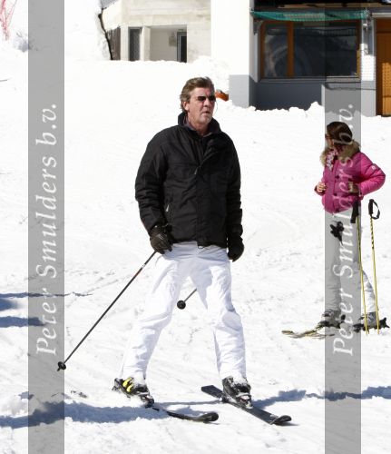 Lech 26 februari 2008
Prinses Caroline v Monaco en Prins Ernst v Hannover op skivakantie in lech.  Ze steken allebei een sigaret op.
Peter Smulders bv