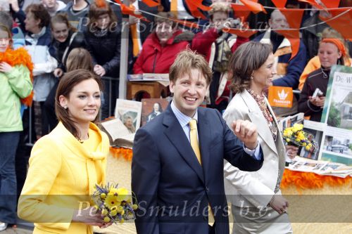 Makkum en Franeker30 april 2008
Koninginnedag 2008 met Koningin Beatrix Prins Willem Alexander Friso Constantijn Maurits Floris Pieter Christiaan Pieter v Vollenhoven en de prinsessen Maxima Laurentien Mabel Aimee Anita Margriet en Marilene.
Peter Smulders bv