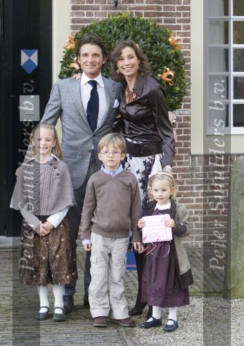 Apeldoorn 2 November 2008 Op paleis het Loo is vandaag de jongste zoon van Prins Bernhard en Prinses Annette gedoopt 
Op de foto Prins Maurits en Prinses Marilene en de kinderen Prinses Anna, Prins Lucas en Prinses Felicia