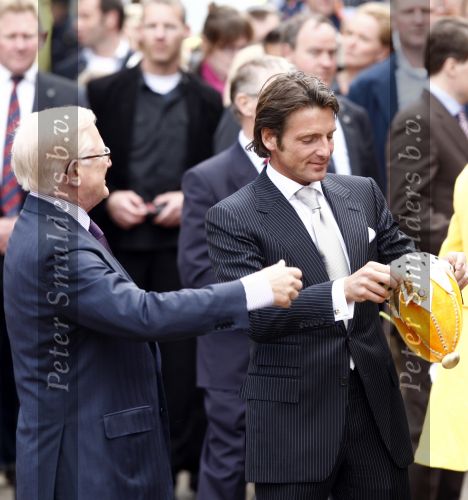 Makkum en Franeker30 april 2008
Koninginnedag 2008 met Koningin Beatrix Prins Willem Alexander Friso Constantijn Maurits Floris Pieter Christiaan Pieter v Vollenhoven en de prinsessen Maxima Laurentien Mabel Aimee Anita Margriet en Marilene.
Peter Smulders bv